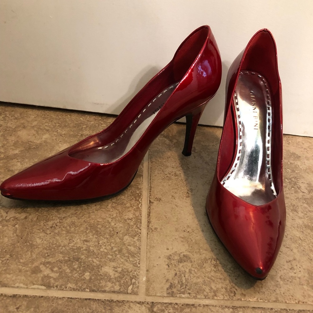 Red Gianni Bini pumps